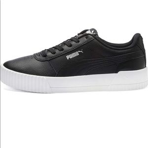 Puma Carina Leather women’s sneakers size 8. Worn once